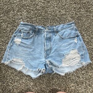 Levi 501 distressed denim short